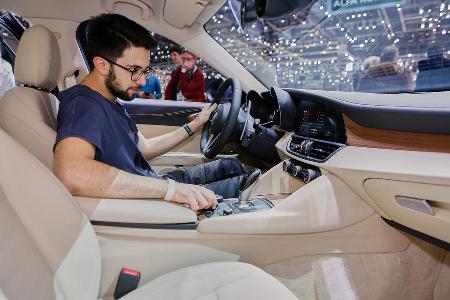 Alfa Romeo Giulia gegen BMW 3er Limousine, Kaltvergleich, Vergleich, Genf, 03/2016