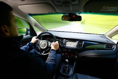 Kia Carens 1.7 CRDi, Cockpit, Lenkrad
