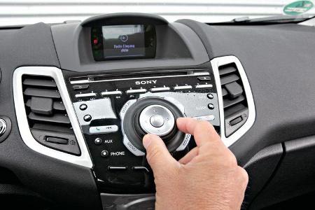 Ford Fiesta 1.6 TDCi Titanium, Mittelkonsole, Innenraum