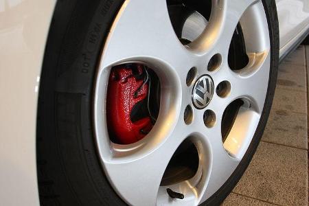 VW Golf GTI vs Golf GTD