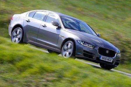 Jaguar XE 25t, Seitenansicht