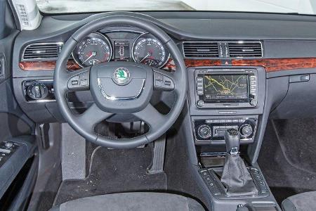 Skoda Superb Combi 2.0 TDI, Lenkrad, Cockpit
