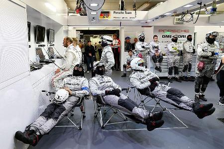 Impressionen - 24h-Rennen - Le Mans 2014 - Motorsport - Porsche - Mechaniker