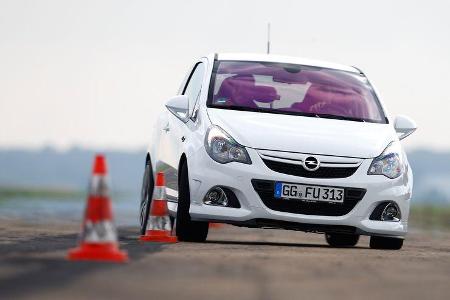 Opel Corsa OPC Nürburgring Edition, Frontansicht, Slalom
