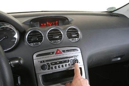 Peugeot 308 98 VTi Access, Mittelkonsole