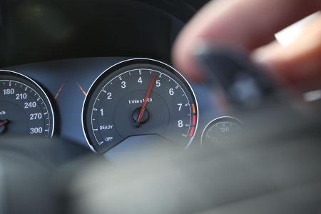 BMW M4 Cabrio, Rundinstrumente