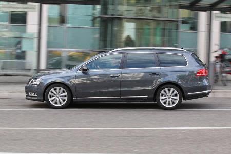 Die Seitenansicht des VW Passat Variant ist eindeutig die konservativste im Vergleichstest.