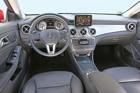 Mercedes CLA 220 CDI, Cockpit