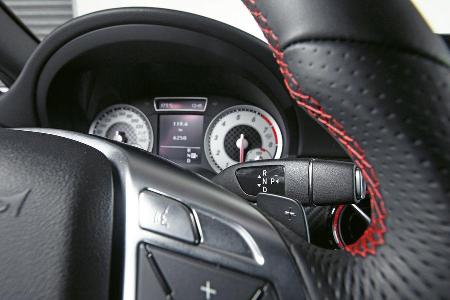 Mercedes A 250 Sport, Lenkradschalter, Tacho