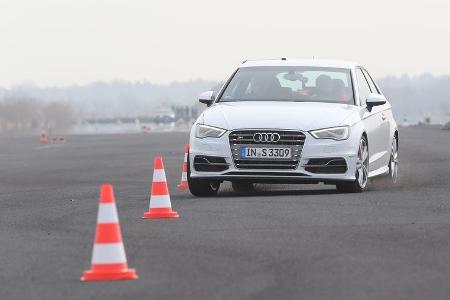 Audi S3 2.0 TFSI, Frontansicht, Slalom