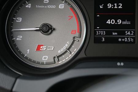 Audi S3 2.0 TFSI, Rundinstrumente, Ladedruck