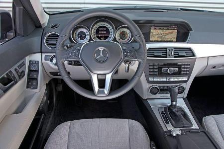 Mercedes C 200, Lenkrad, Cockpit