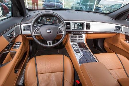 Jaguar XF Sportbrake 2.2 D, Cockpit
