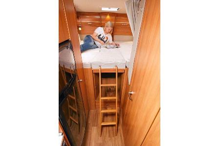 Einzelbetten mit Zusatzpolster, Leiter und Herausfallschutz als Erweiterung im Hymer Exsis-t