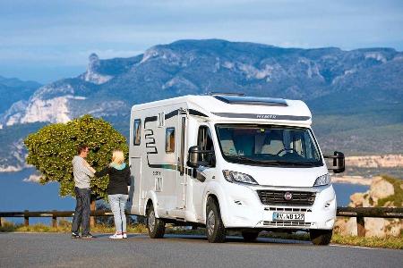 Optional Cockpit in Silber oder Schwarz und den Aufbau in Graumetallic beim Hymer Exsis-t