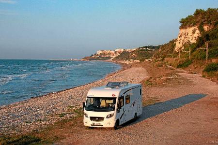 Der Euro Mobil Integra Line 690 HB in Rodi Garganico in Italien