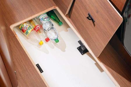 Euro Mobil Integra Line 690 HB mit zwei Fächern im flachen Doppelboden