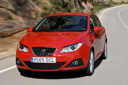 Seat Ibiza: Nach dem Skoda Fabia der zweite Ableger auf der A0-Plattform von VW (Polo). Im Stil erinnert das Vier-Meter-Auto...