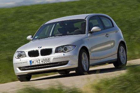 Um Schritt zu halten fordert der BMW hohe Drehzahlen und viel Handarbeit.