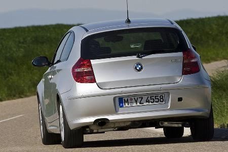 Die direkte BMW-Lenkung folgt aber spontan und präzise jedem Befehl.