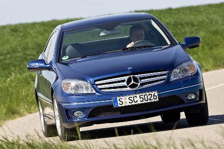 Für den neuen Zweikampf gegen den erfolgreichen 1er schickt Mercedes mit dem CLC eigentlich einen alten Bekannten auf den Pl...
