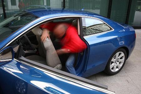 Der Zugang zum Fond verlangt Verrenkungen.