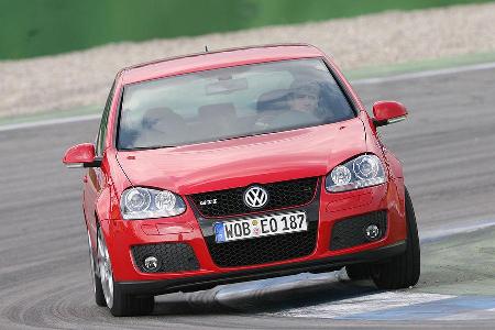 Sein Heck lässt sich in engen Kurven ...