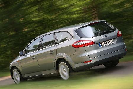 Obwohl der Mondeo zu den Großen in seiner Klasse gehört, wirkt er beim Fahren erfreulich leichtfüßig.