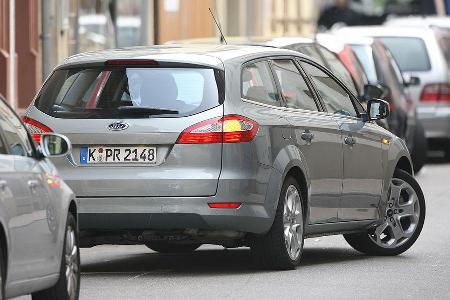 Die Sicht nach schräg hinten ist eingeschränkt.