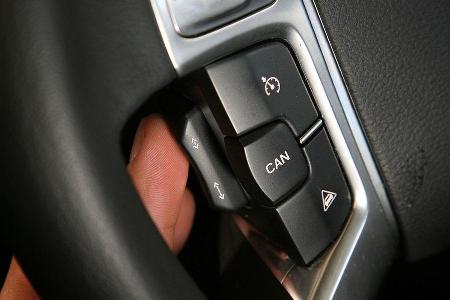 Der Abstandsregel-Tempomat agiert sensibel und vermittelt ein gutes Gefühl.