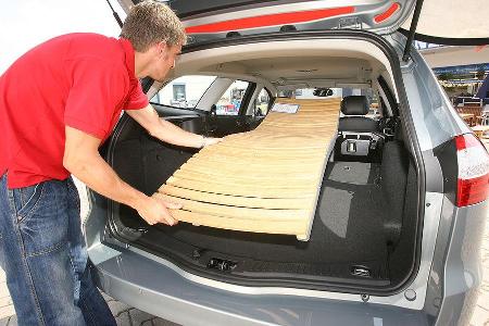 Gepäck darf sperrig und sehr lang sein, eine Strandliege passt ohne Probleme in den Kombi.