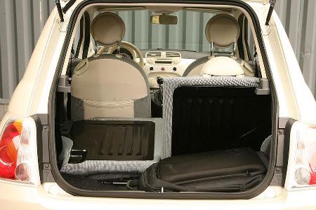 Auch größere Einkäufe bekommt man bei 185 Liter Kofferraum-Volumen ganz gut unter, zumal sich sich die mittig geteilte Rückb...