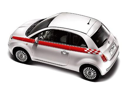 Vervollständigt wird die lange Zubehörliste durch die Faltgaragen mit der Abbildung des Fiat 500 aus den sechziger Jahren: e...