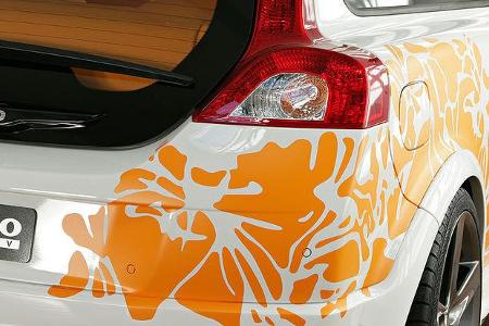 ne geänderte Motorsteuerung und eine Vierrohr-Edelstahlauspuffanlage ermöglichen 300 PS und 420 Nm Drehmoment.