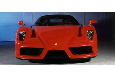 Augenblicke: Das martialische Gesicht des Enzo ist von einer ...