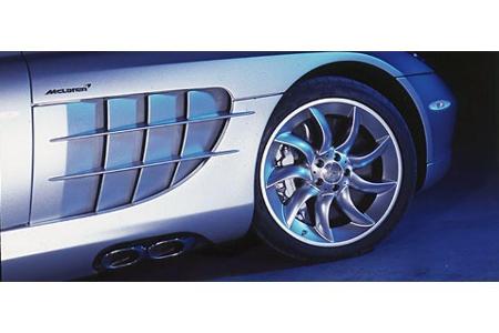 ... in einer anderen Liga â was durch das Front-Mittelmotor-Konzept ...