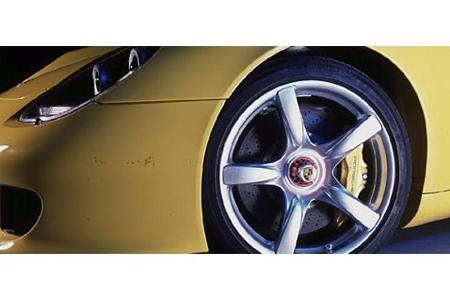 ... in das stimmige Gesamtpaket verpackt. Der Innenraum zeigt sich weit gehend traditionell.