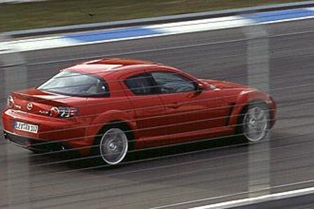 Mazda setzt auf üppige Formen, 18 Zoll große Räder und ein innovatives Easy-Entry-System.