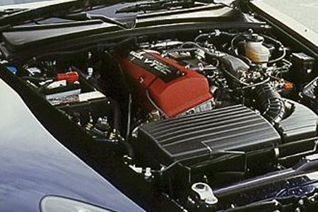 ... wie ein Handschuh. Gebürstete Alu-Elemente sorgen für Glanzlichter.