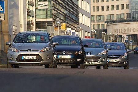 Die vier Kleinwagen kosten zwischen 15.690 Euro und 18.185 Euro. Das sind zwar keine Schnäppchen, aber vollwertige Autos.