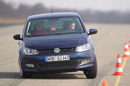 Bei den Fahrwerksqualitäten muss sich der VW Polo nur dem Ford Fiesta beugen. Trotzdem bleibt sein Vorsprung erhalten.