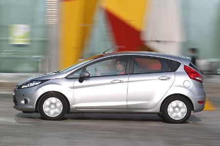 In 12,9 Sekunden beschleunigt der Ford auf 100 km/h.