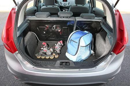 Im Kofferraum kommen zwischen 295 und 979 Liter Gepäck unter.