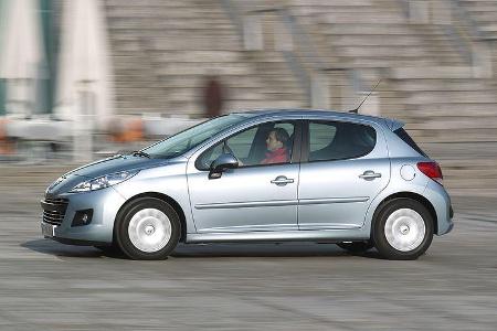 In 12,4 Sekunden beschleunigt der 207 auf 100 km/h.