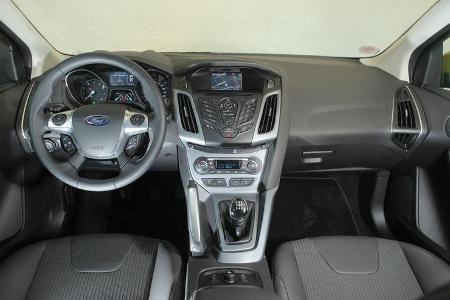 Ford Focus 1.6 Ti-VCT, Cockpit