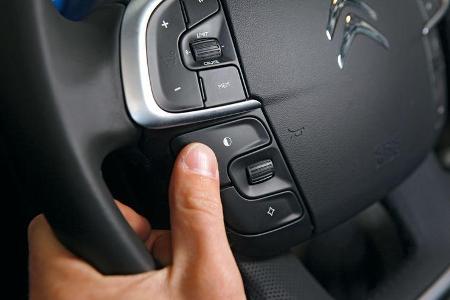 Citoen C4 VTi 120, Lenkrad, Schalter, Detail