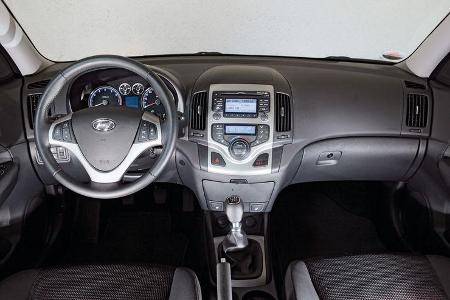 Hyundai i30 1.6i, Lenkrad, Cockpit