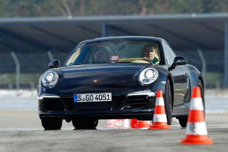 Porsche 911 Carrera 4, Frontansicht, Slalom
