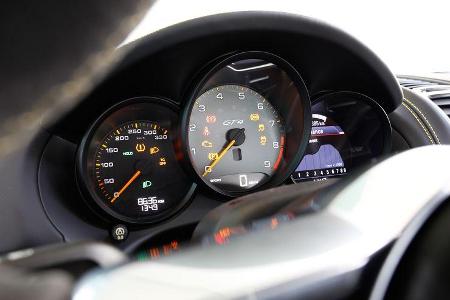 Porsche Cayman GT4, Rundinstrumente