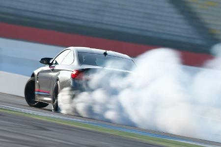 BMW M4 Performance, Heckansicht, Burnout